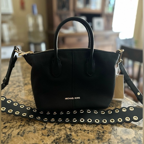 Michael Kors small Hyde pebbled leather crossbody satchel in black w gold - Picture 1 of 14